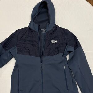 Mountain Hardwear Navy Blue jacket